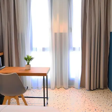 ホテル Rich Hotel Vlore
