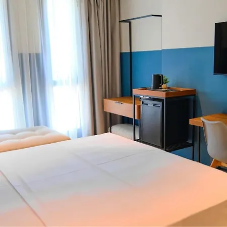 ホテル Rich Hotel Vlore Vlorë