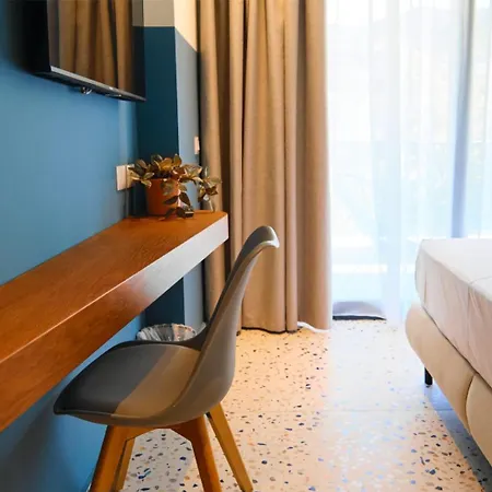 ホテル Rich Hotel Vlore 4*